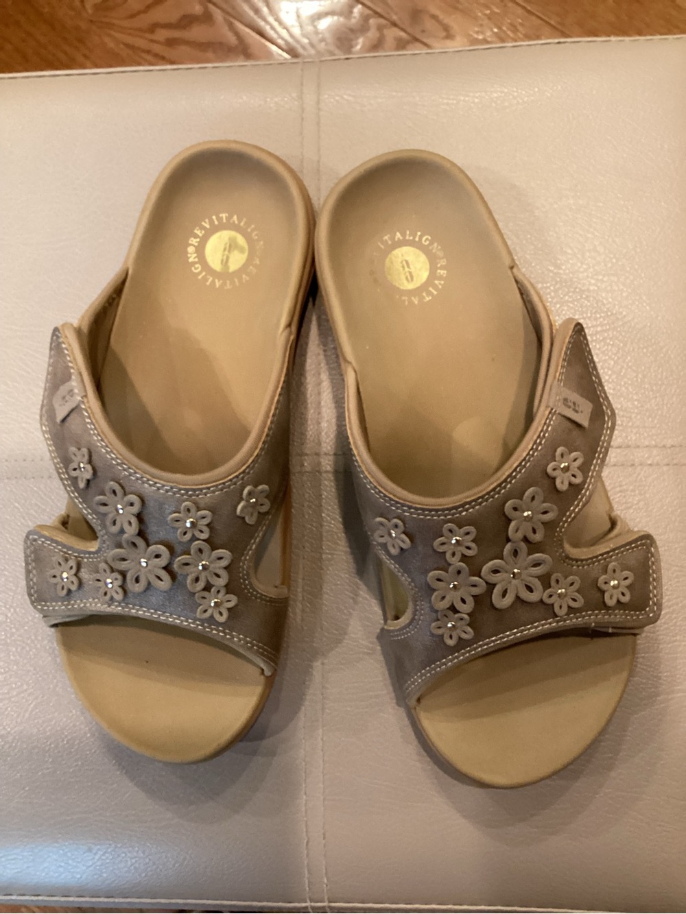 REVITALIGN Taupe Floral Comfort Slide Sandals NWOT SIZE 8 D